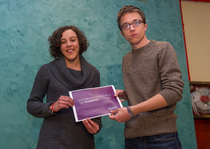 Iñigo Errejón y Nagua Alba, durante un acto celebrado en Eibar. (Juanan RUIZ / ARGAZKI PRESS)