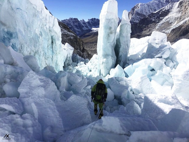 Txikon, izotz bloke handien artean. (Alex TXIKON)