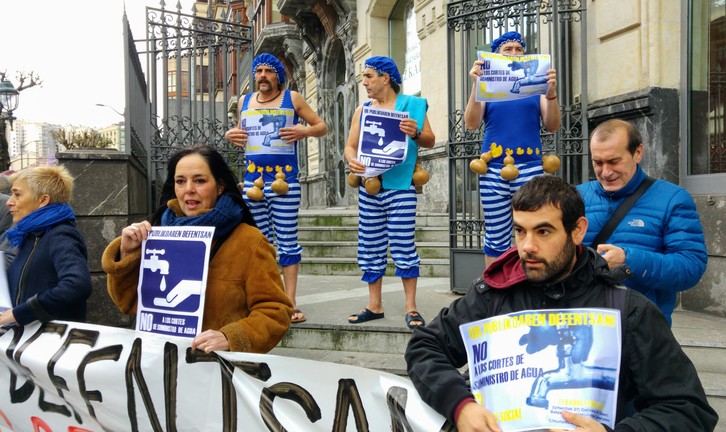 Protesta ante las Juntas Generales.