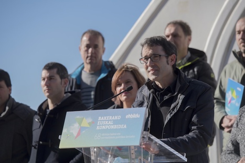Julen Arzuaga, durante la presentación del plan ‘Bakerako Euskal Konponbidea’. (Gorka RUBIO/ARGAZKI PRESS)