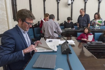 El alcalde de Gasteiz, Gorka Urtaran, durante el pleno del pasado viernes. (Juanan RUIZ/ARGAZKI PRESS)