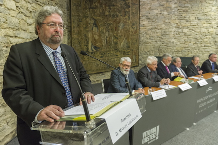 Comparecencia de defensores del pueblo, con el Ararteko de la CAV, Manu Lezertua, en primer plano. (Juanan RUIZ / ARGAZKI PRESS)