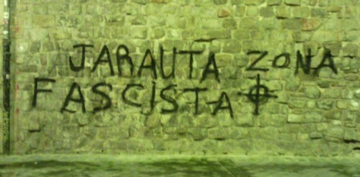 Una de las pintadas fascistas realizadas esta pasada noche en Alde Zaharra. (AHOTSA.INFO)