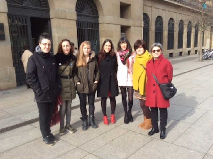 Representantes de los colectivos sociales que han mostrado su rechazo al recurso del Estado contra el decreto de atención sexual y reproductiva.