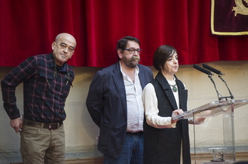 Representantes de las fuerzas del cambio en Nafarroa, durante el homenaje. (Jagoba MANTEROLA/ARGAZKI PRESS)