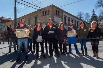 Miembros de Eleak-Libre, en rueda de prensa. (Juanan RUIZ/ARGAZKI PRESS)