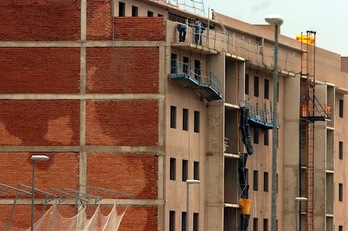 Viviendas en construcción en Iruñea, en una imagen de archivo. (Jagoba MANTEROLA/ARGAZKI PRESS)