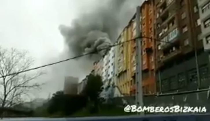 Imagen de la vivienda incendiada en Sestao. (NAIZ.EUS)