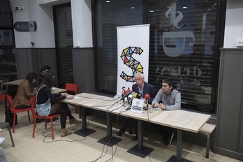 Joseba Azkarraga e Inaxio Oiarzabal han informado sobre la campaña de Sare. (Juan Carlos RUIZ/ARGAZKI PRESS)