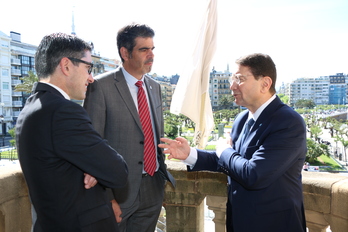 E director del Basque Culinary Center José Mari Aizega, el alcalde Eneko Goia y el secretario general de la Organización Mundial del Turismo, Taleb Rifai. (Donostiako Udala)  