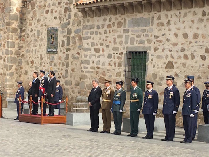 El número 2 de Interior, sobre la tarima, en uno de los actos celebrados este fin de semana en la localidad cordobesa de Dos Torres. (@SubdeGobCordoba)