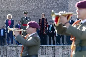 Cifuentes preside el desfile mlitar del 2 de mayo. (COMUNIDAD DE MADRID)