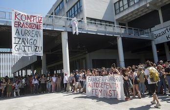 Sexu erasoen aurkako elkarretaratzea, Leioako campusean. (Luis JAUREGIALTZO/ARGAZKI PRESS)