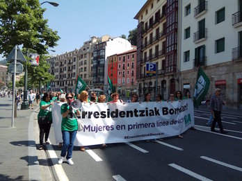 Trabajadoras de las residencias de Bizkaia se han manifestado por Bilbo. (@ELAsindikatua)