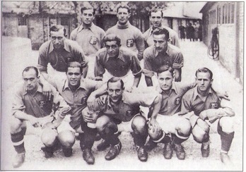 Selección Vasca de 1937, antes de un partido ante el Racing de París