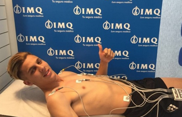 Iván Vallejo ha pasado la revisión médica antes de firmar como jugador armero. (www.sdeibar.com)