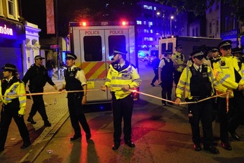 La Policía acordona la zona de la mezquita de Finsbury Park, donde se ha producido el atropello. (Daniel LEAL-OLIVAS/AF'P)