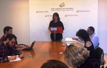 La presidenta del Parlamento, Ainhoa Aznarez, en la presentación de la liquidación de las cuentas de la Cámara correspondientes a 2016. (PARLAMENTO DE NAFARROA)