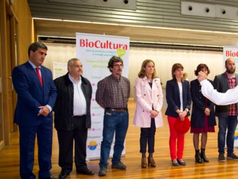 La alcaldesa de Barakaldo, Amaia del Campo, en el centro. (Marisol RAMIREZ / ARGAZKI PRESS)