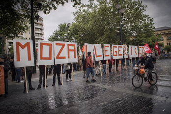 ‘Mozal Legea’-ren aurka Donostian. (Gorka RUBIO | ARGAZKI PRESS)