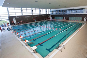 Imagen de una de las piscinas cubiertas del polideportivo Usabal de Tolosa. (www.usabalkiroldegia.com)