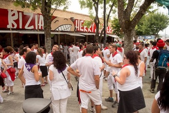 Espacio festivo de Herri Sanferminak, en la plaza de la O. (Iñigo URIZ/ARGAZKI PRESS)