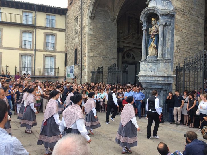 Multitudinaria despedida a Alberto Zerain en Gasteiz. (@KikeFdzdePinedo)