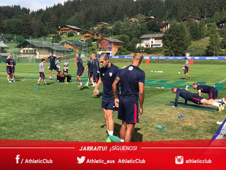 Susaeta durante los entrenamientos en Suiza. (@Athletic Club)