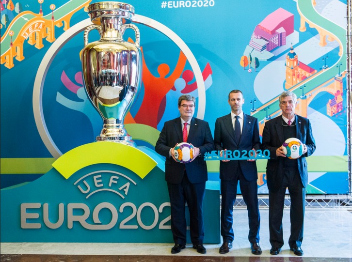 Aburto con Villar y el presidente de la UEFA, Aleksander Ceferin, en la presentación de San Mamés como sede de la Eurocopa 2020. (Marisol RAMIREZ / ARGAZKI PRESS)