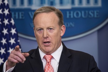 Sean Spicer, en una imagen que no volverá a repetirse. (Nicholas KAMM/AFP PHOTO)