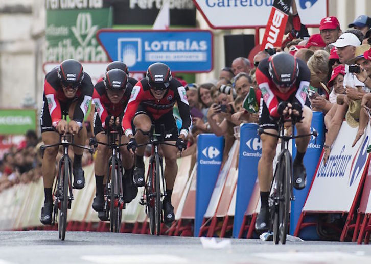 El equipo BMC, durante la contrarreloj de Nimes. (Jaime REINA / ARGAZKI PRESS)