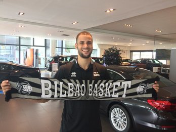 Presentación de Hammink. (@CDBilbaoBasket)