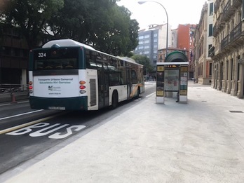 A raíz de los cambios de movilidad, las villavesas circulan en los dos sentidos en Navas de Tolosa a la altura del Parlamento.