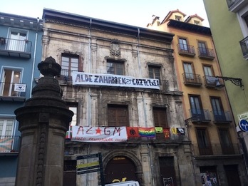 El palacio del Marqués de Rozalejo de Iruñea lleva varios días ocupado.