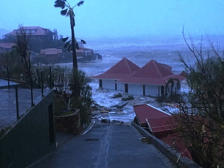 El huracán Irma, a su paso por San Bartolomé. (Kevin BARRALLON/AFP)