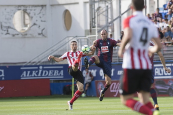 Aduriz marcó el gol de la victoria en Eibar. (Gorka RUBIO / ARGAZKI PRESS)