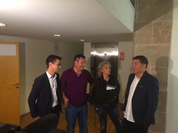 Durante su viaje a Barcelona, Otegi será entrevistado por los periodistas Mònica Terribas, Salvador Clot y Carles Prats. (@zalduariz)