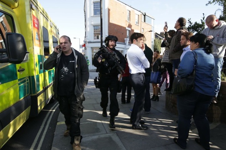 Un policía, en el exterior de la estación de Parsons Green. (Daniel LEAL-OLIVAS/AFP)