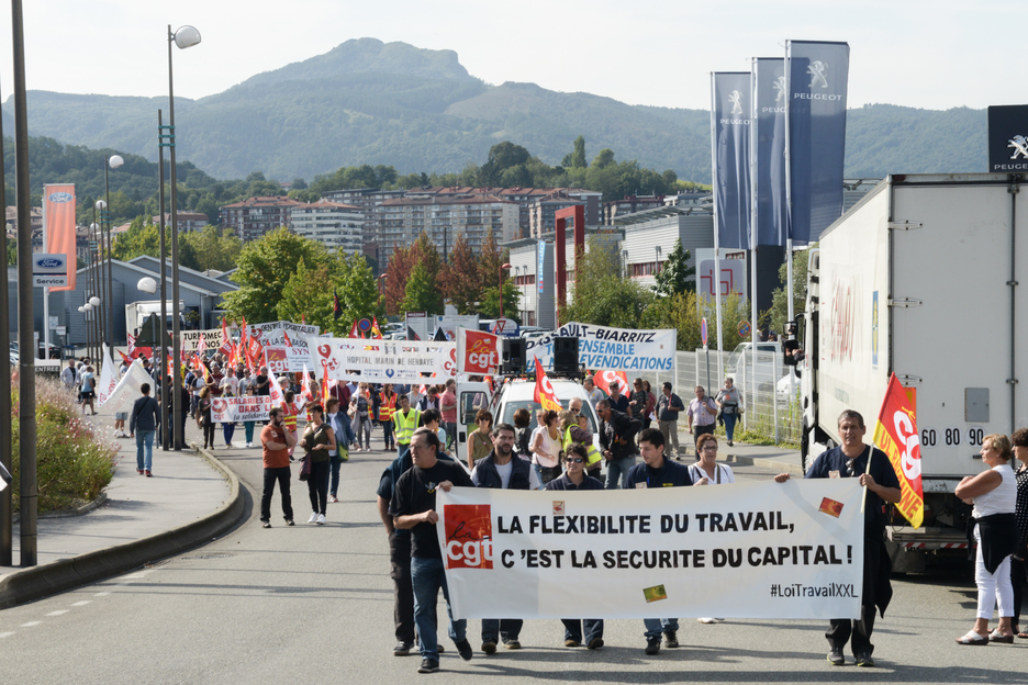 Le cortège de la CGT, de la FSU et de l'union syndicale Solidaires a démarré de la zone industrielle des Joncaux. ©Isabelle MIQUELESTORENA