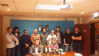 Comparecencia de alcaldes en Iruñea para exponer la posición de la FNMC sobre la Ley de Policías (@martxelodiaz)