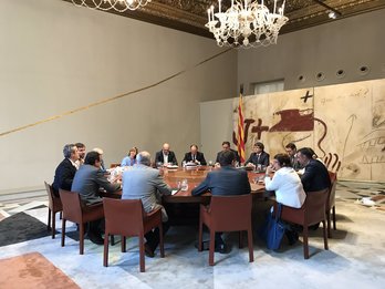 Imagen de una reunión del Govern, publicada hoy por Carles Puigdemont. (@KRLS)
