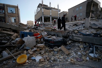 El terremoto ha derribado edificios en Sarpol-e Zahab. (Pouria PAKIZEH / AFP)