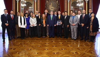 Aburto con los integrantes de la delegación iberoamericana. (Bilboko Udala)