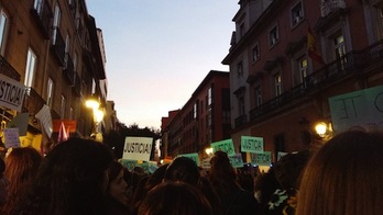 Protesta frente a la sede del Ministerio de Justicia, en Madrid. (@EquoMadrid)