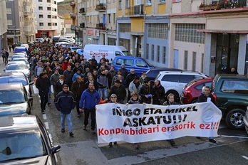 Manifestación en Burlata por la libertad de Gulina y Barrios.