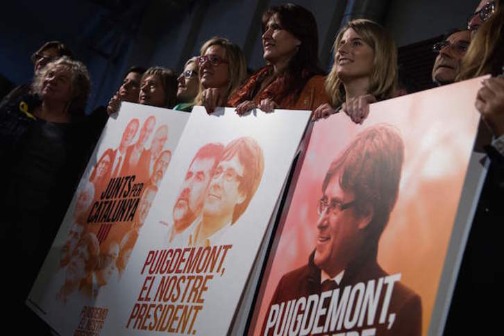 Carteles de Junts per Catalunya en una anterior convocatoria electoral. (Josep LAGO/AFP)
