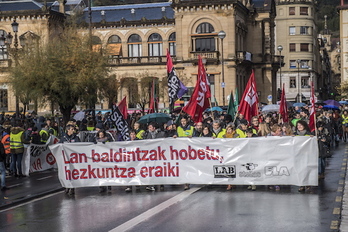 Donostian ere manifestazioa egin dute hezkuntza publikoko langileek. (Gorka RUBIO/ARGAZKI PRESS)