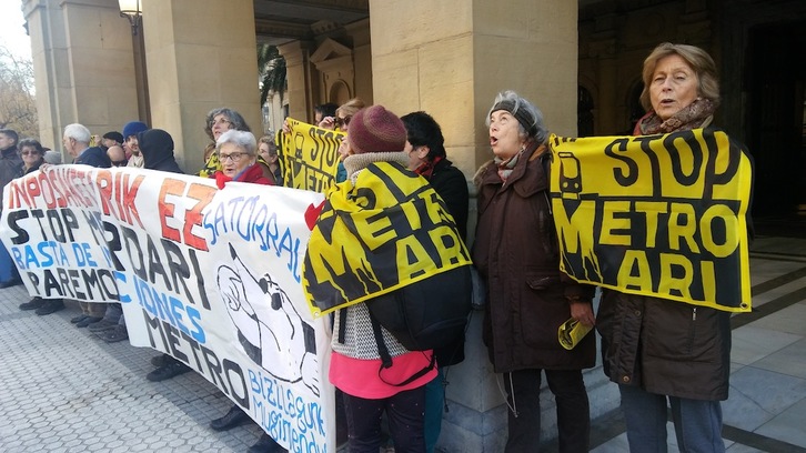 Concentración contra la pasante del metro de Donostia. (Satorralaia)