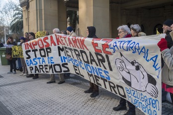 Mirakontxa-Easo zatiaren kontrako elkarretaratzea egin dute Donostian. (Juan Carlos RUIZ / ARGAZKI PRESS)