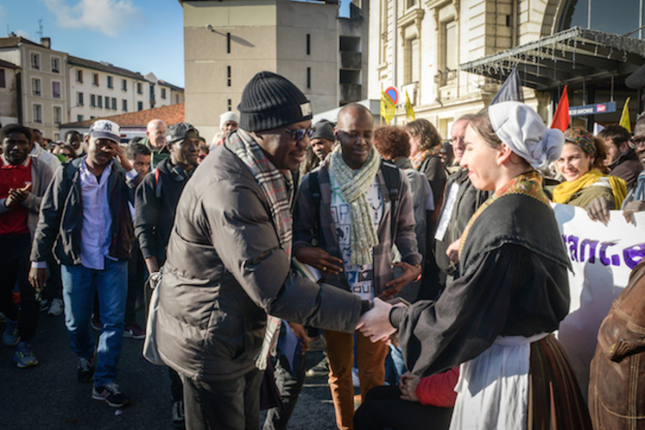 Los inmigrantes expulsados han agradecido las muestras de apoyo recibidas. (Isabelle MIQUELESTORENA)